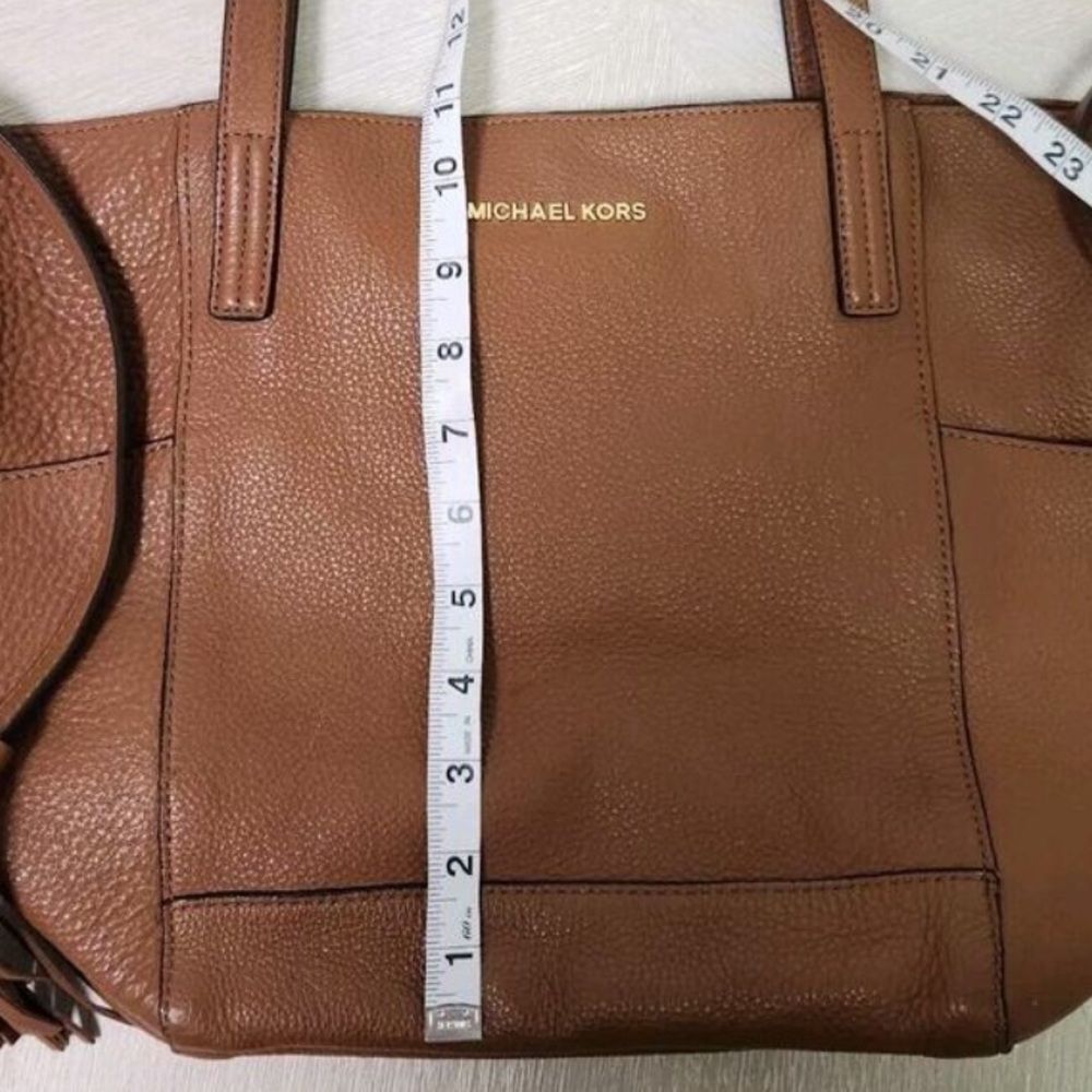 Michael Kors Ashbury Large Leather Tote Bucket Bag Camel Gold Tone Tassel - Picture 8 of 15